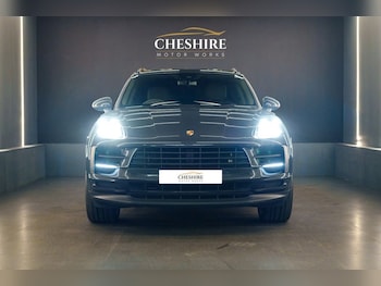 Used Porsche Macan 2021 for sale - 76038932: Photo 2