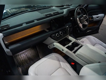 Used Land Rover Defender 2024 for sale - 76417464: Photo