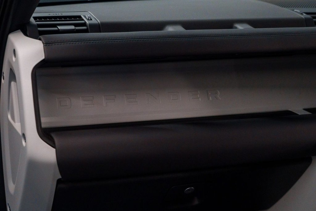 Used Land Rover Defender 2024 for sale - 77050824: Photo 35