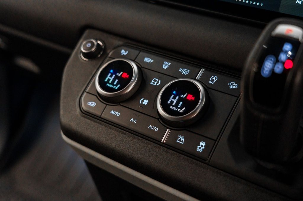 Used Land Rover Defender 2024 for sale - 77050824: Photo 46