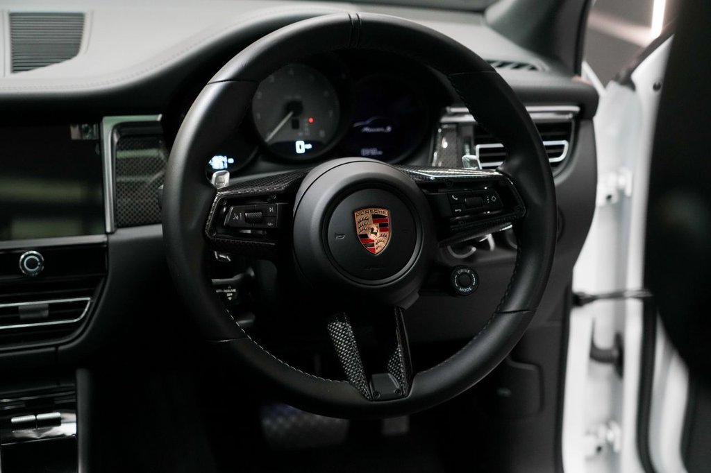 Used Porsche Macan 2023 for sale - 76080293: Photo 32