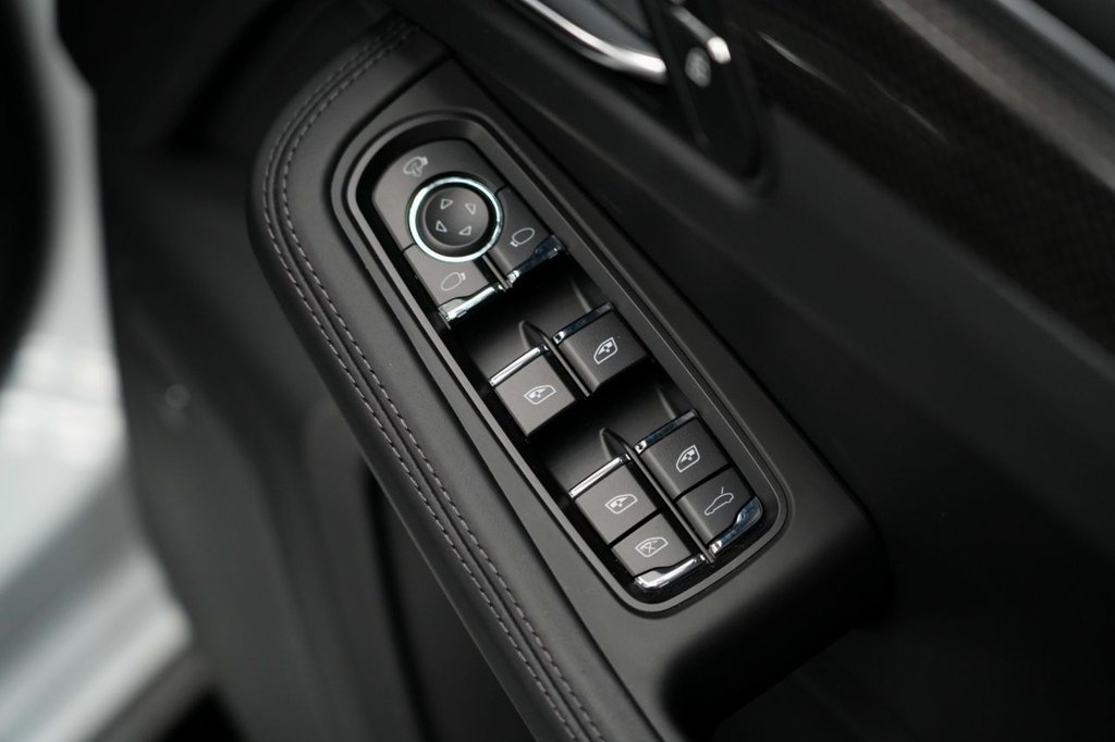 Used Porsche Macan 2023 for sale - 76080293: Photo 36