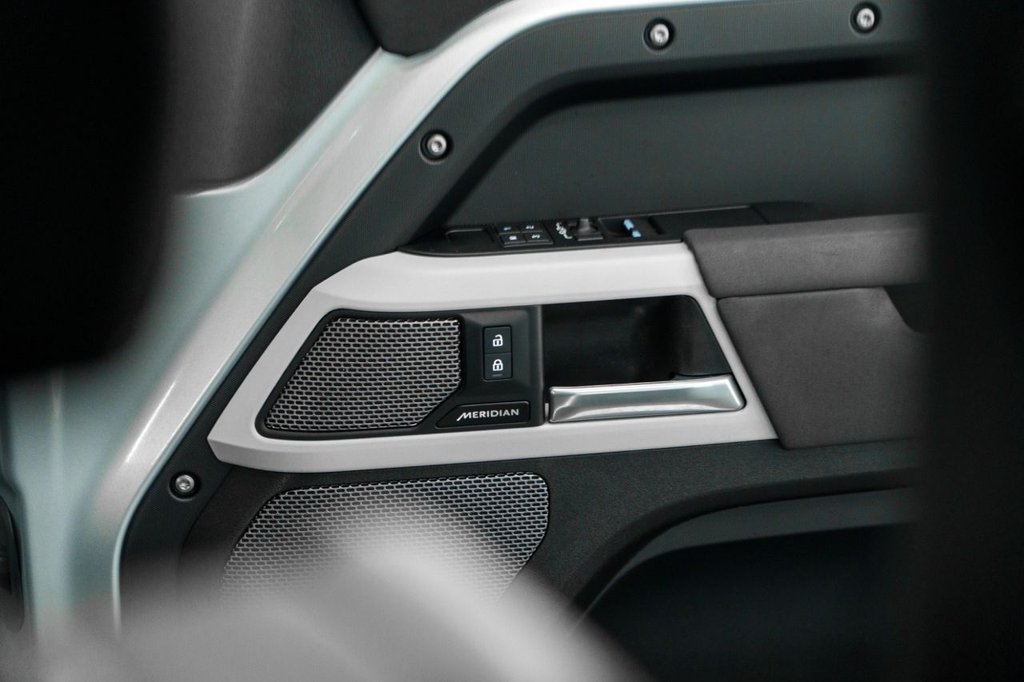 Used Land Rover Defender 2023 for sale - 78096127: Photo 33