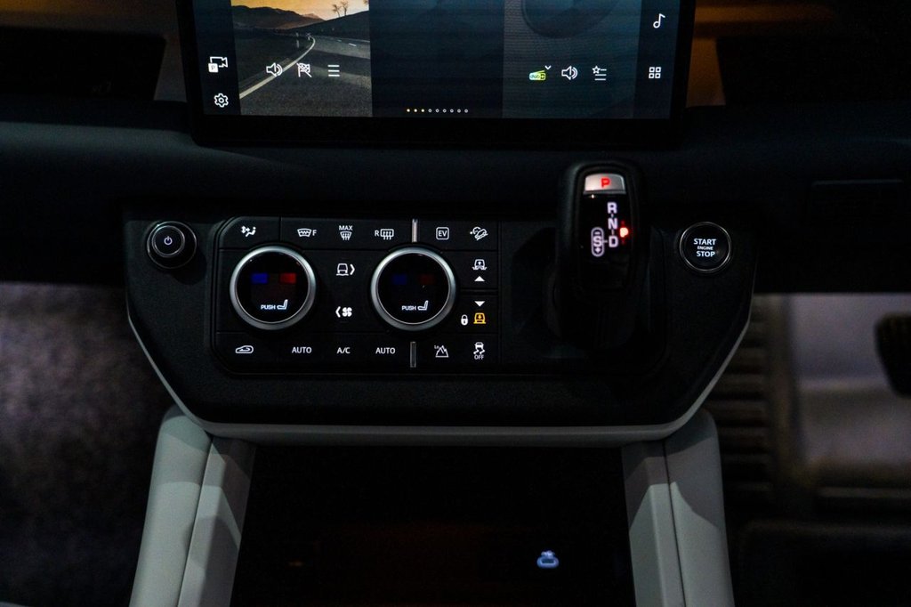 Used Land Rover Defender 2024 for sale - 76469806: Photo 11