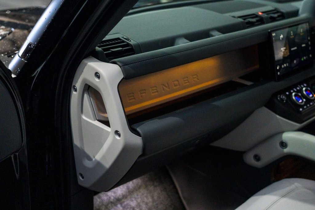 Used Land Rover Defender 2024 for sale - 76469806: Photo 15
