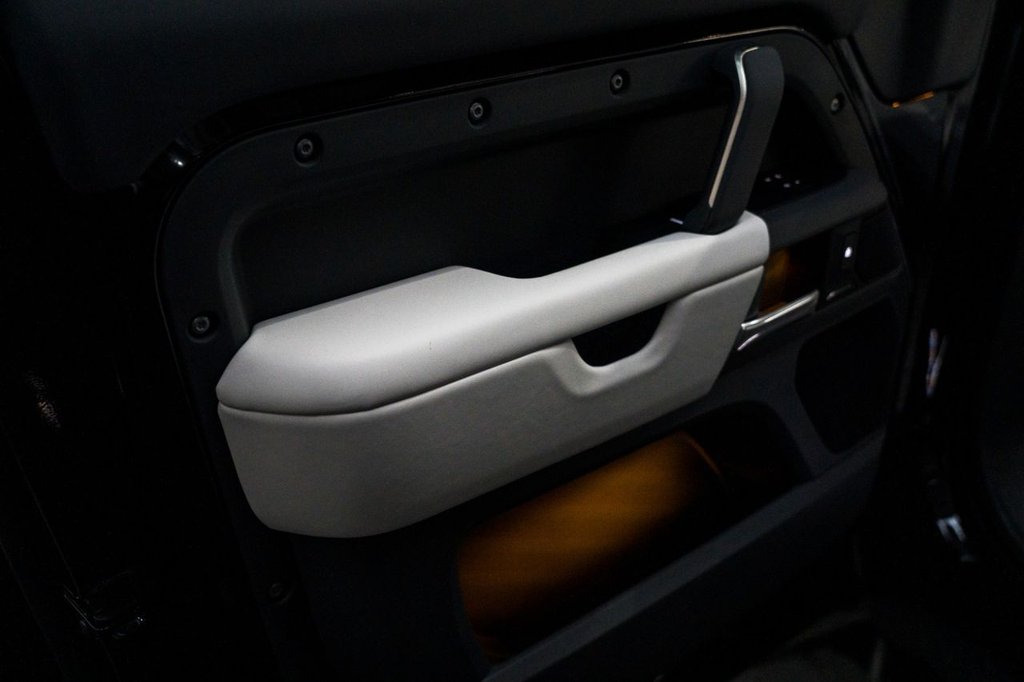 Used Land Rover Defender 2024 for sale - 76469806: Photo 16