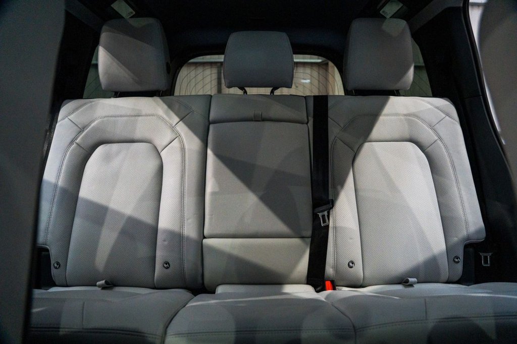 Used Land Rover Defender 2024 for sale - 76469806: Photo 27