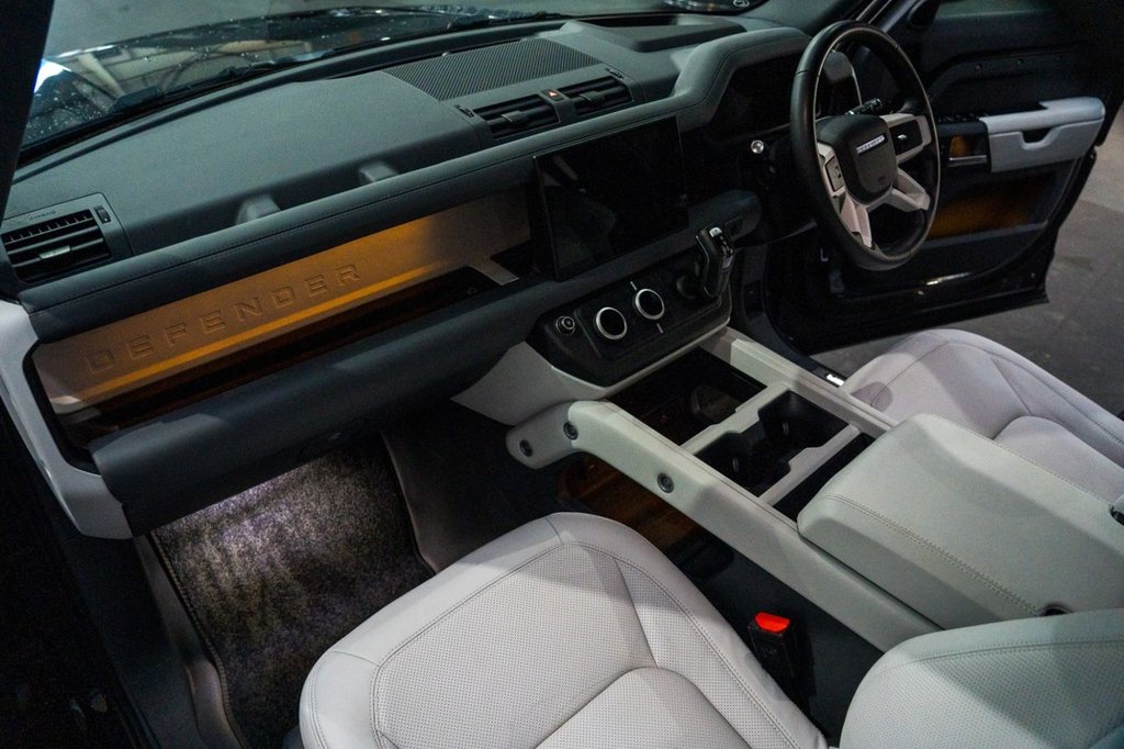 Used Land Rover Defender 2024 for sale - 76469806: Photo 4