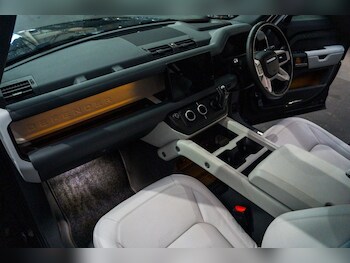 Used Land Rover Defender 2024 for sale - 76469806: Photo