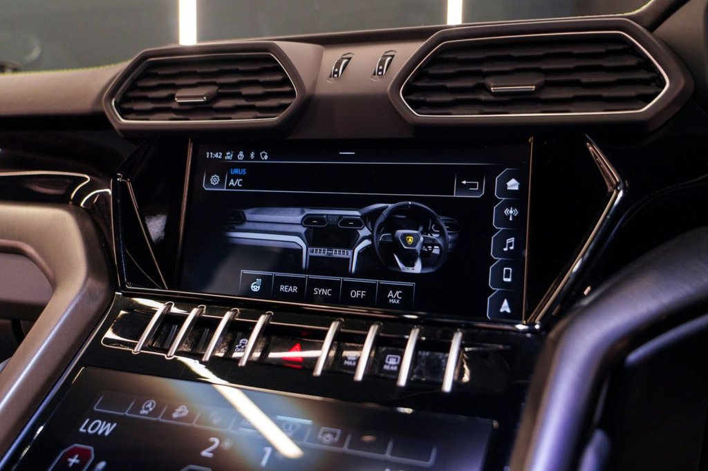 Used Lamborghini Urus 2023 for sale - 76768653: Photo 45