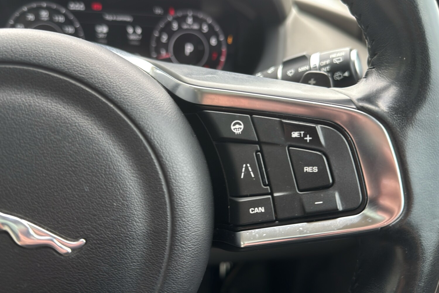 Used Jaguar F-Pace 2019 for sale - 76230255: Photo 18