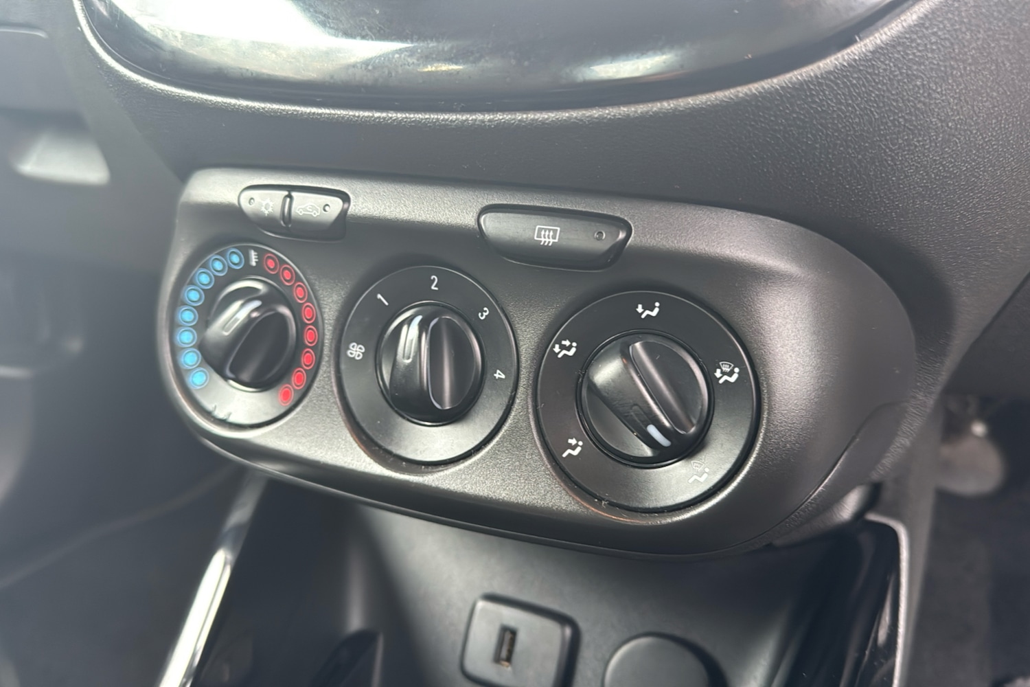 Used Vauxhall ADAM 2016 for sale - 77628437: Photo 16