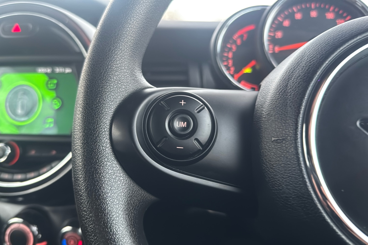 Used MINI Convertible 2019 for sale - 76875917: Photo 17