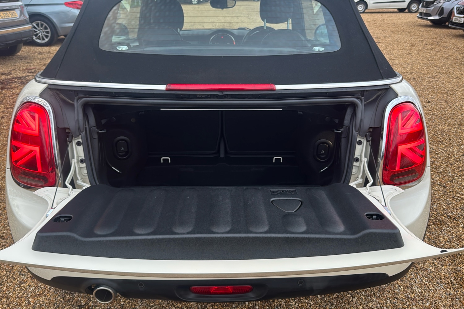 Used MINI Convertible 2019 for sale - 76875917: Photo 19