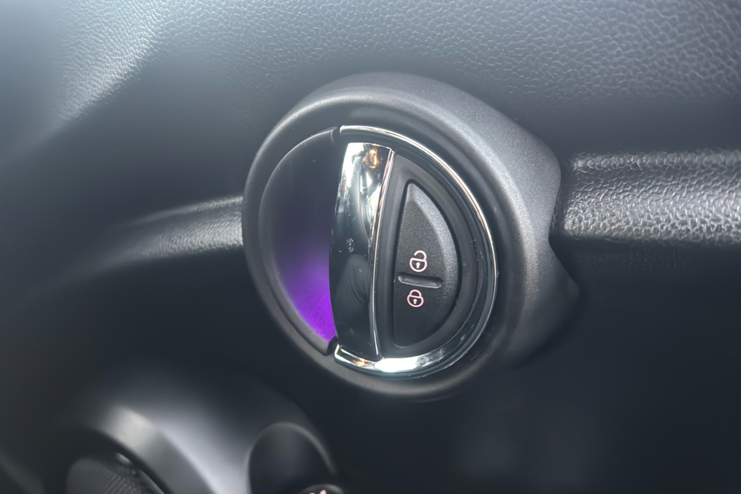 Used MINI Convertible 2019 for sale - 76875917: Photo 30