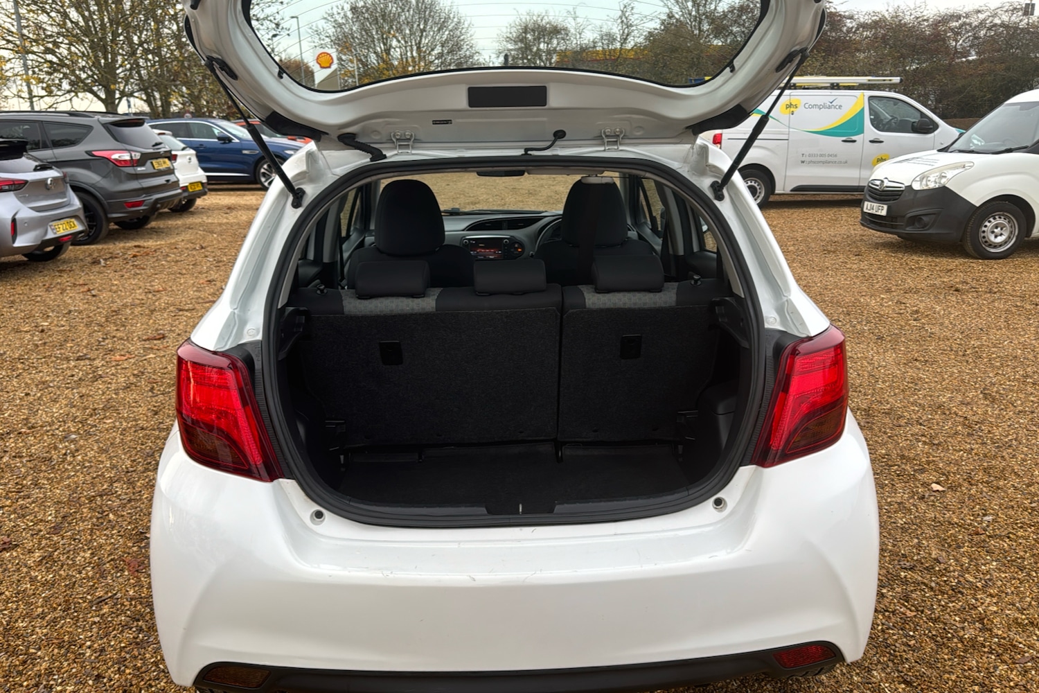 Used Toyota Yaris 2015 for sale - 76488296: Photo 19