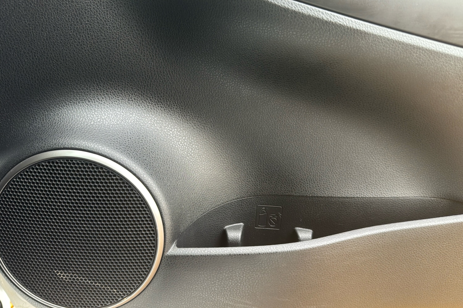 Used Toyota Yaris 2015 for sale - 76488296: Photo 30