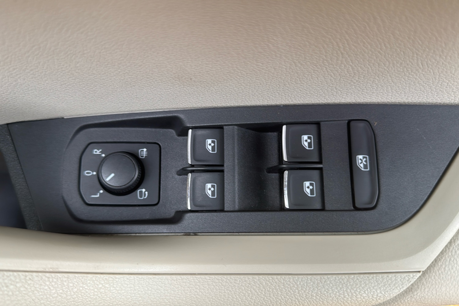 Used Skoda Karoq 2018 for sale - 77639970: Photo 32