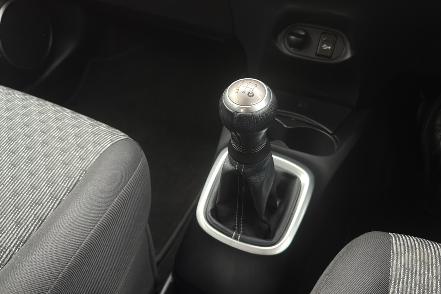 Used Toyota Yaris 2015 for sale - 76624861: Photo 13