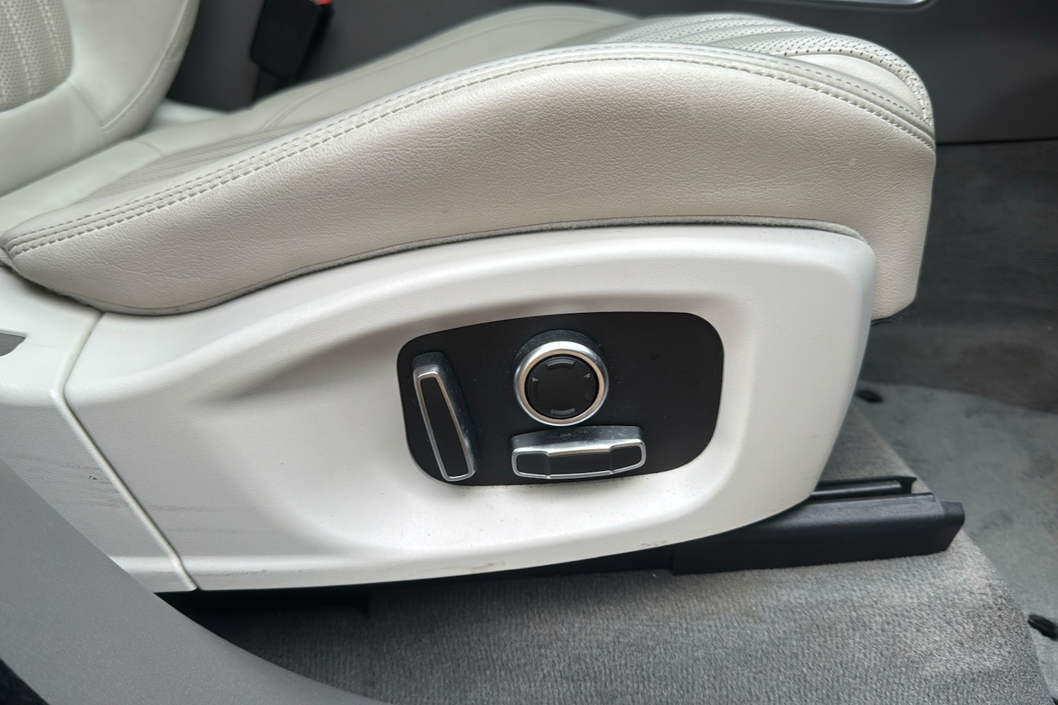 Used Jaguar F-Pace 2019 for sale - 76955371: Photo 32