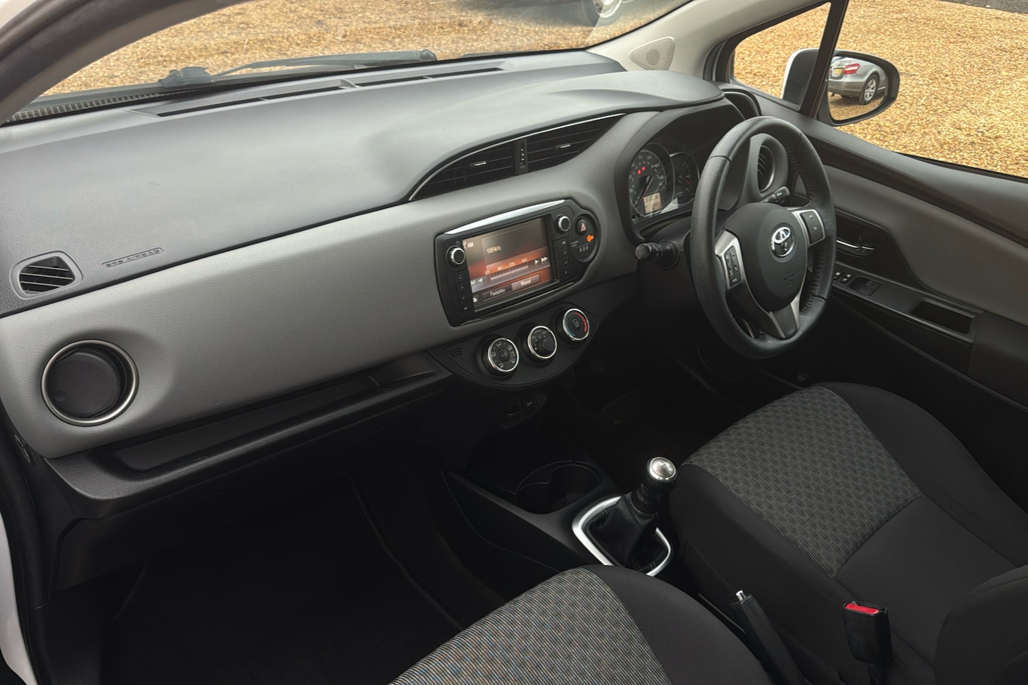 Used Toyota Yaris 2015 for sale - 76789812: Photo 11