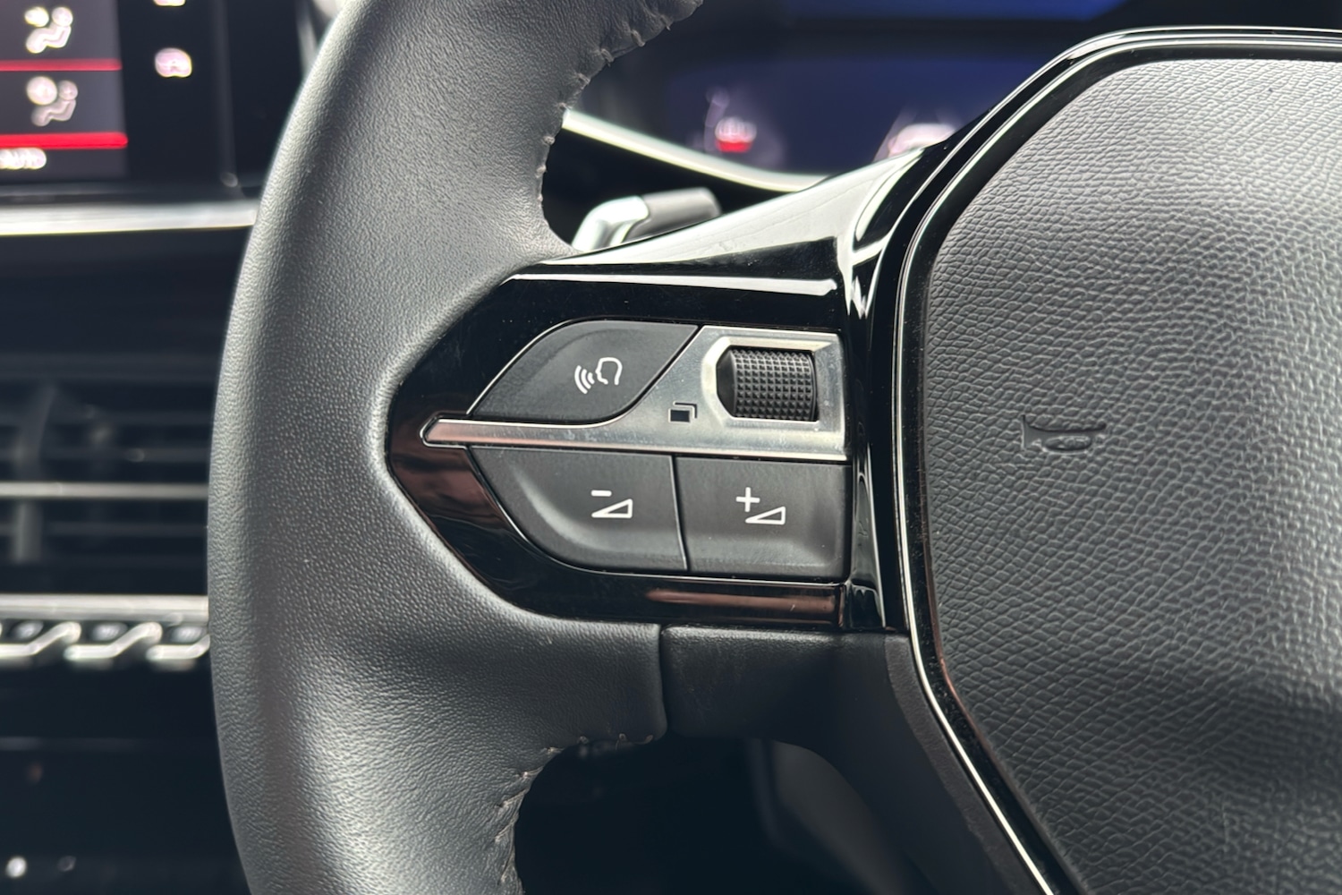 Used Peugeot 2008 2023 for sale - 76932084: Photo 17