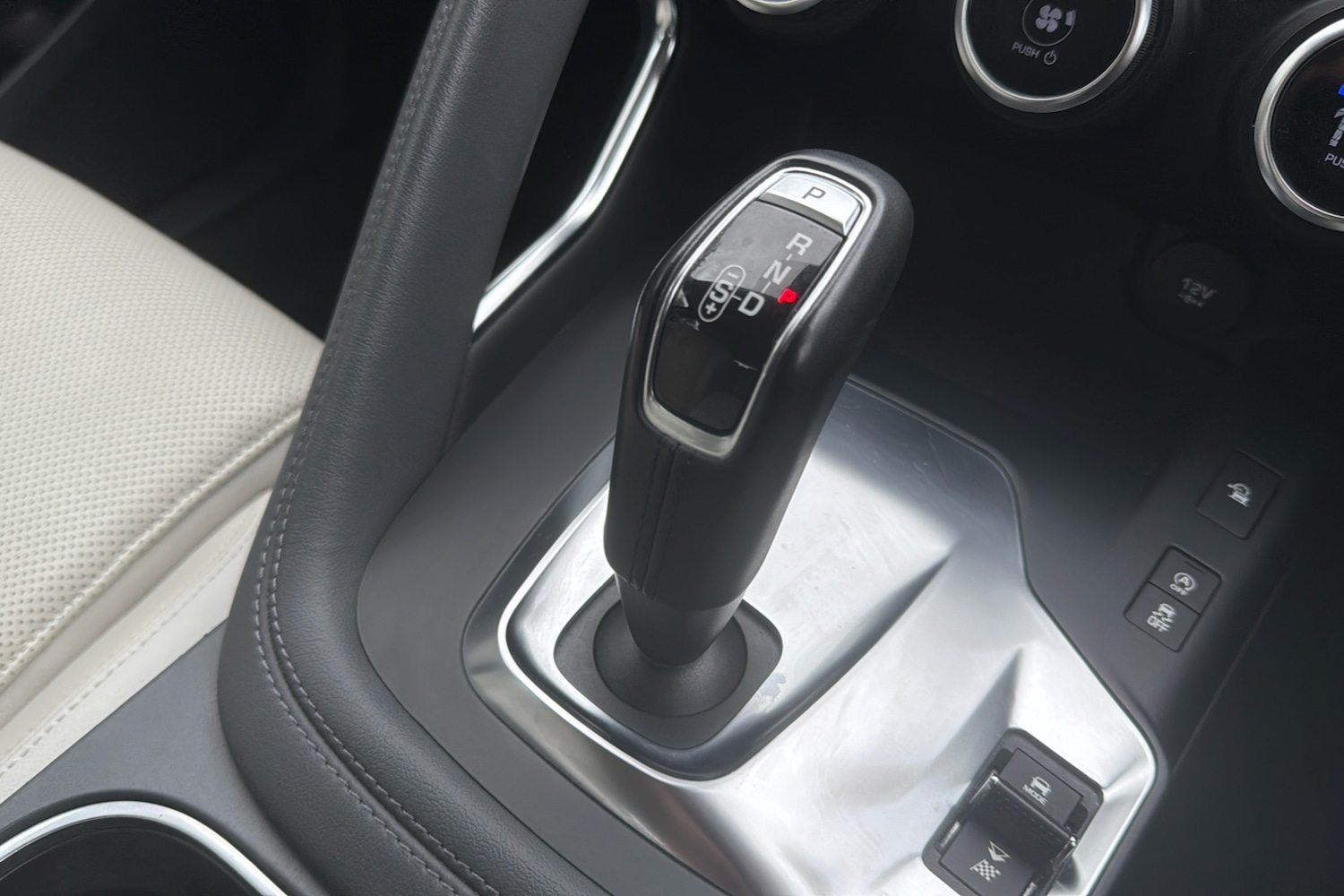 Used Jaguar E-Pace 2018 for sale - 76262605: Photo 13