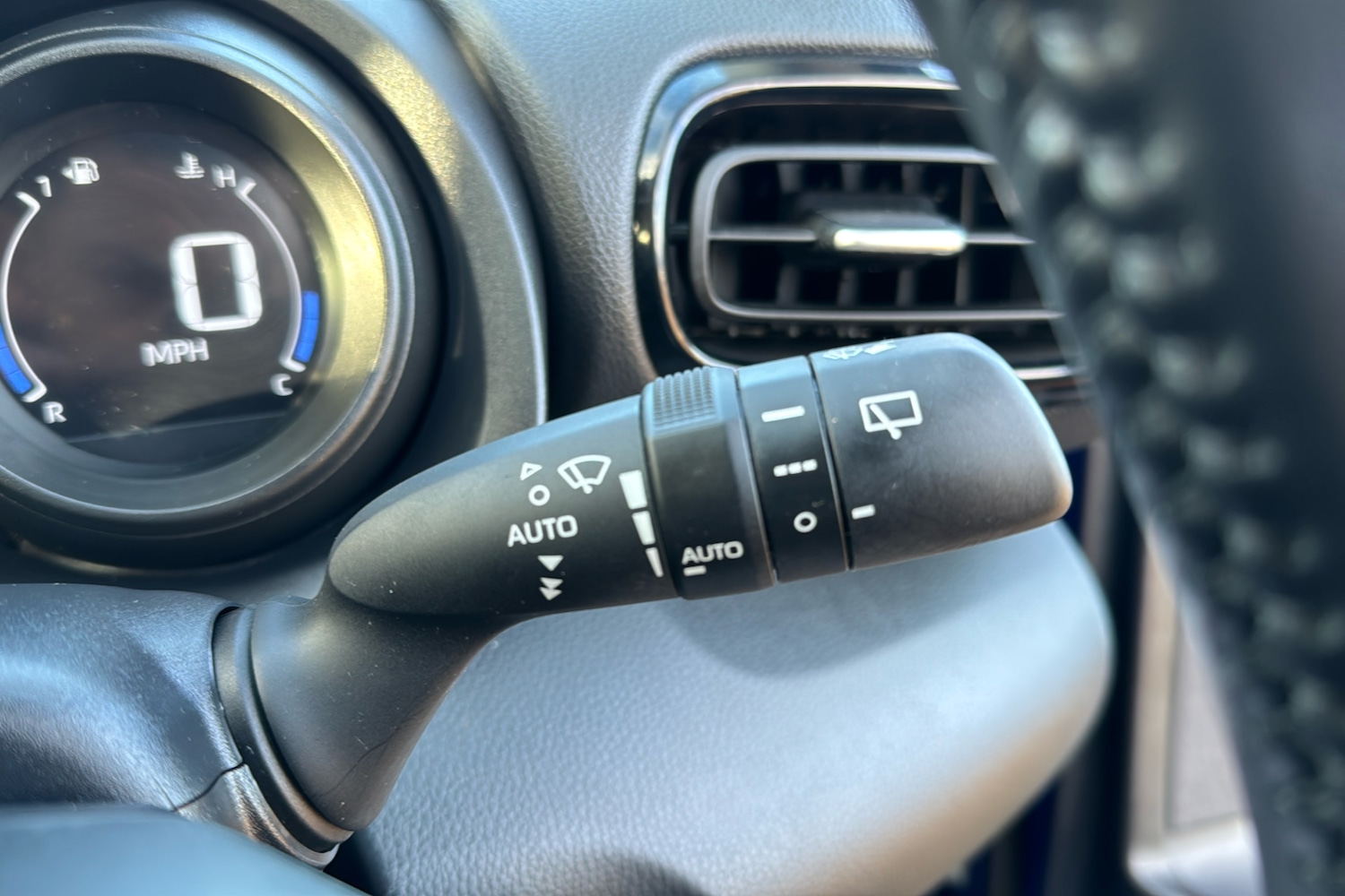 Used Toyota Yaris 2022 for sale - 77123896: Photo 32