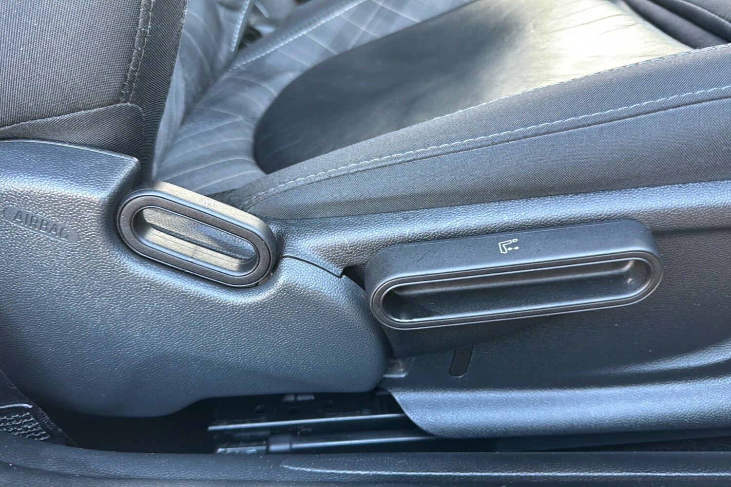 Used MINI Convertible 2018 for sale - 77976909: Photo 33