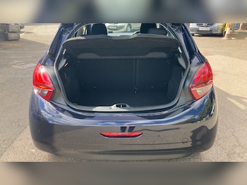 Used Peugeot 208 2016 for sale - 79433593: Photo