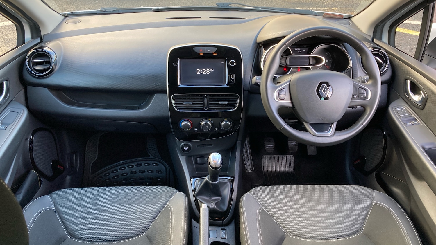 Used Renault Clio 2018 for sale - 76795032: Photo 10