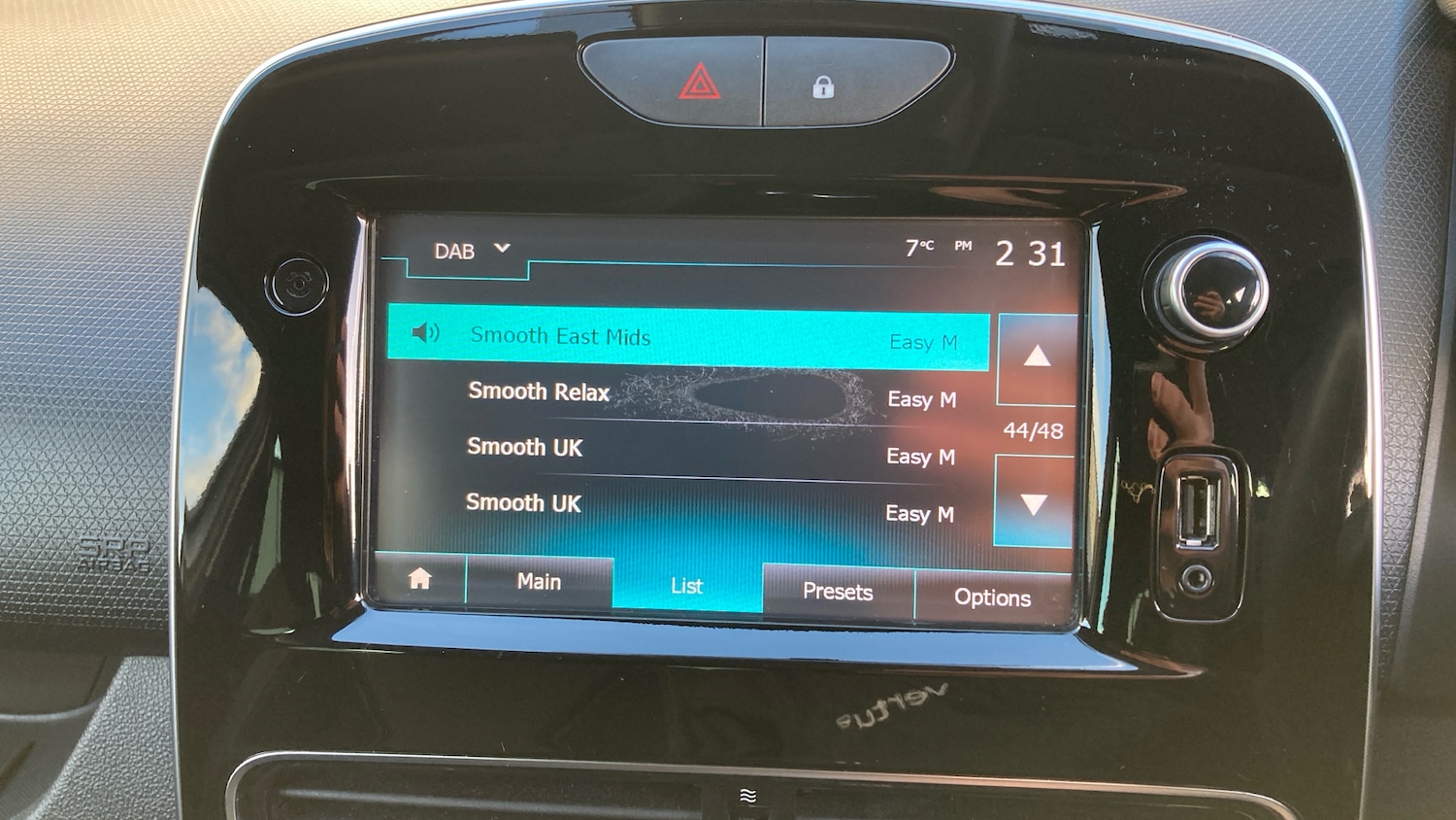 Used Renault Clio 2018 for sale - 76795032: Photo 12