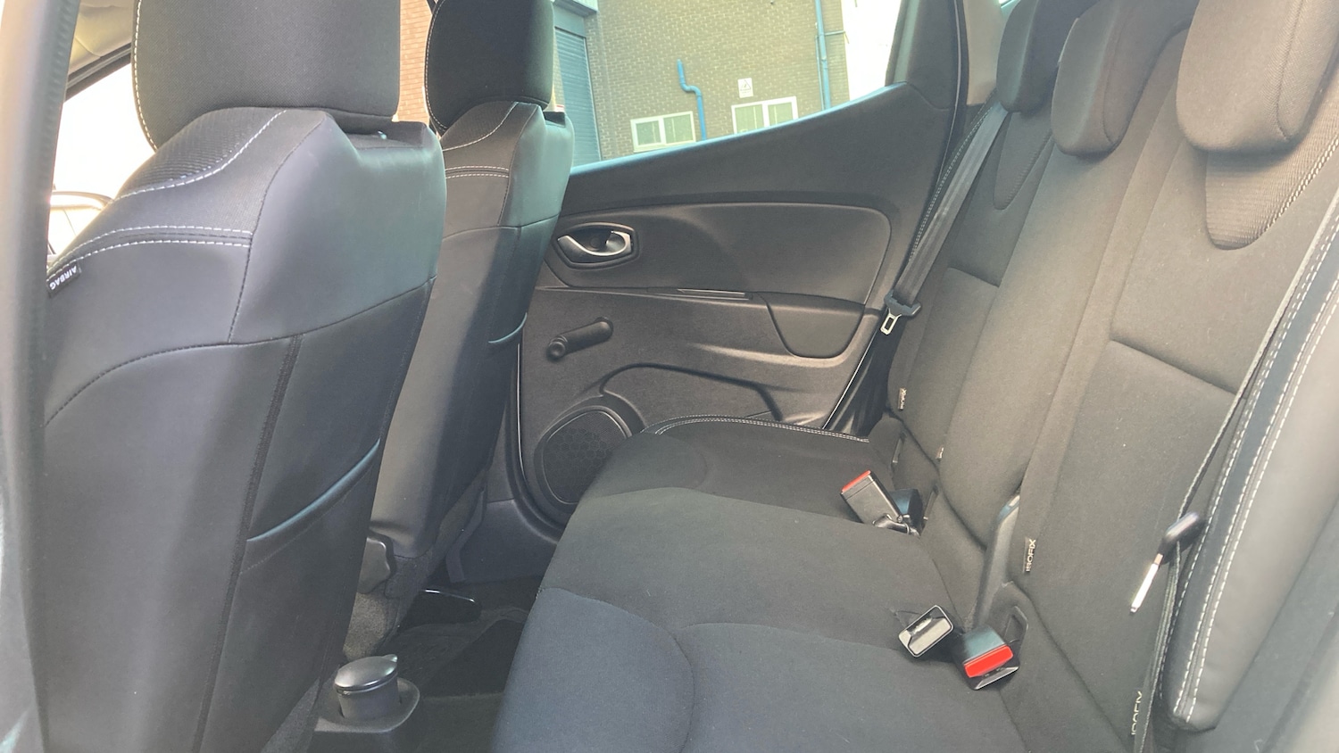 Used Renault Clio 2018 for sale - 76795032: Photo 16