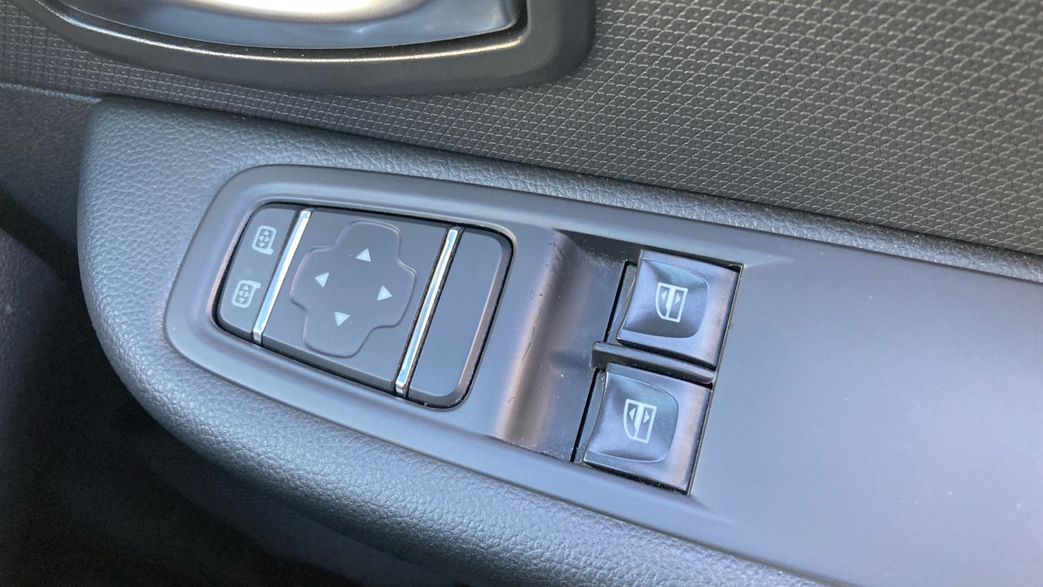 Used Renault Clio 2018 for sale - 76795032: Photo 39