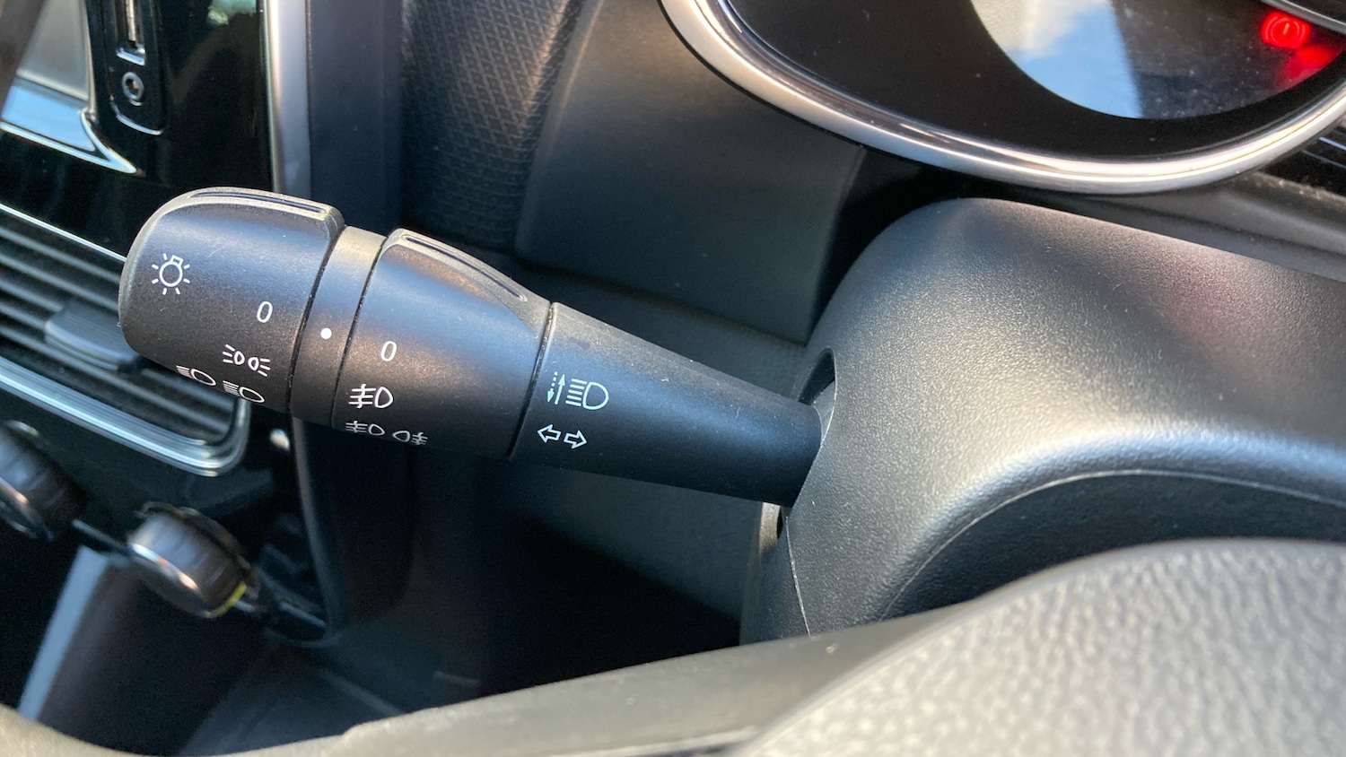 Used Renault Clio 2018 for sale - 76795032: Photo 42