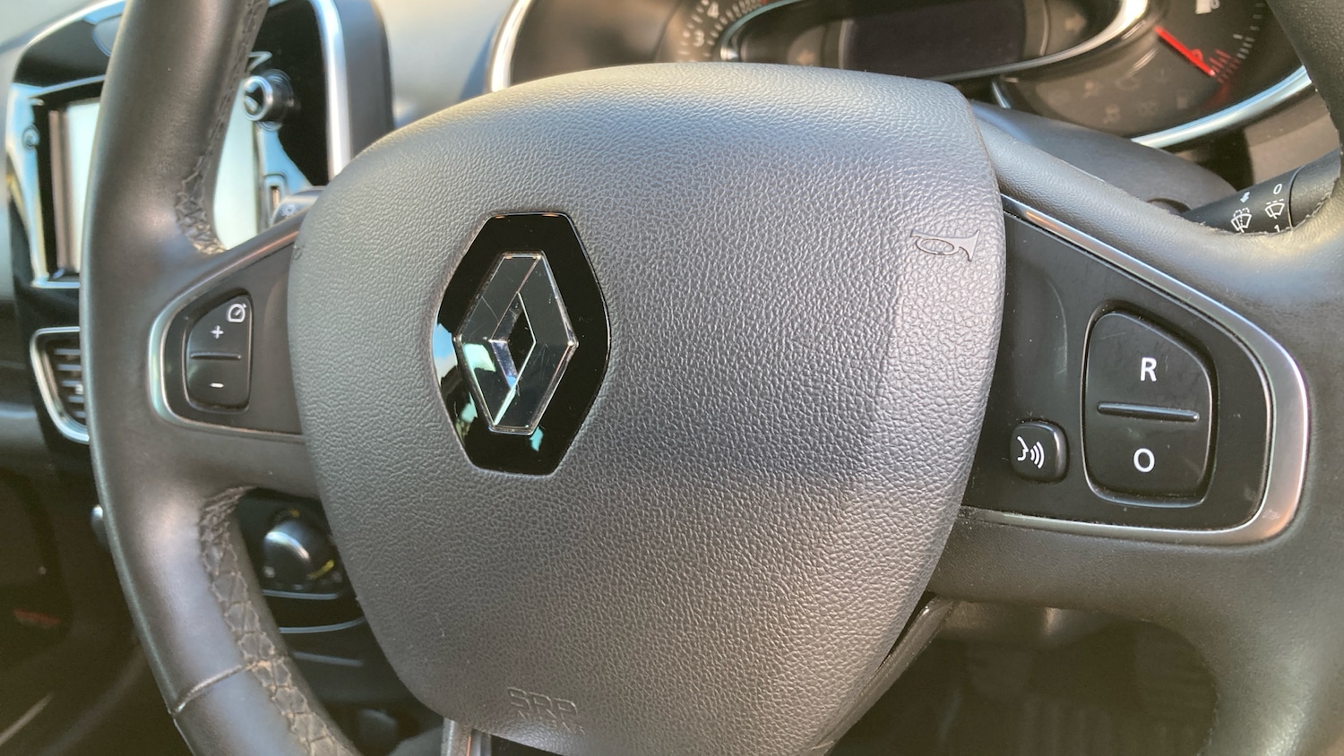 Used Renault Clio 2018 for sale - 76795032: Photo 43