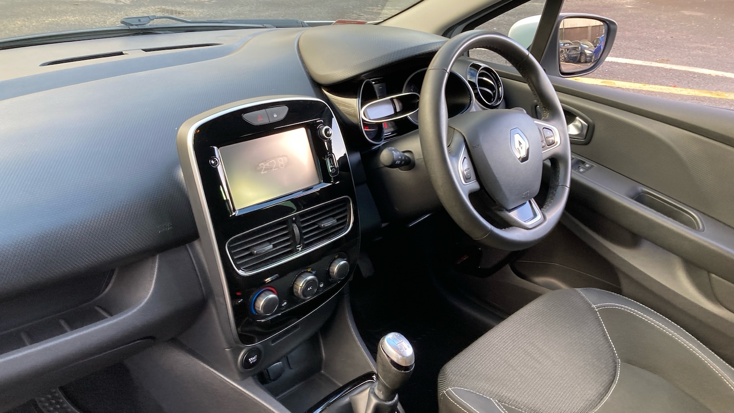 Used Renault Clio 2018 for sale - 76795032: Photo 9