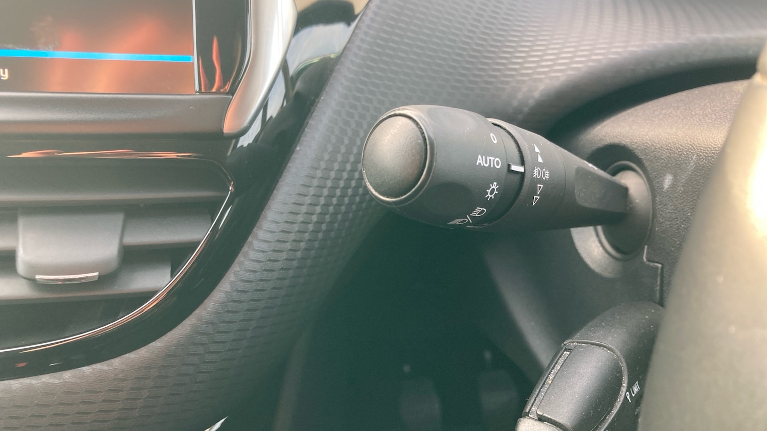 Used Peugeot 208 2019 for sale - 76908423: Photo 41