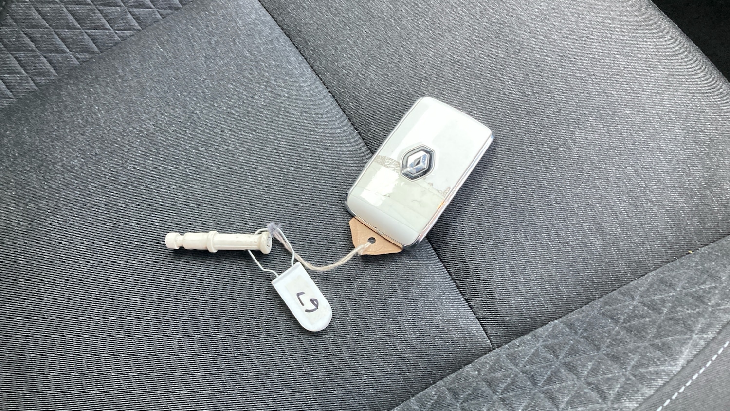 Used Renault Clio 2020 for sale - 76299706: Photo 19