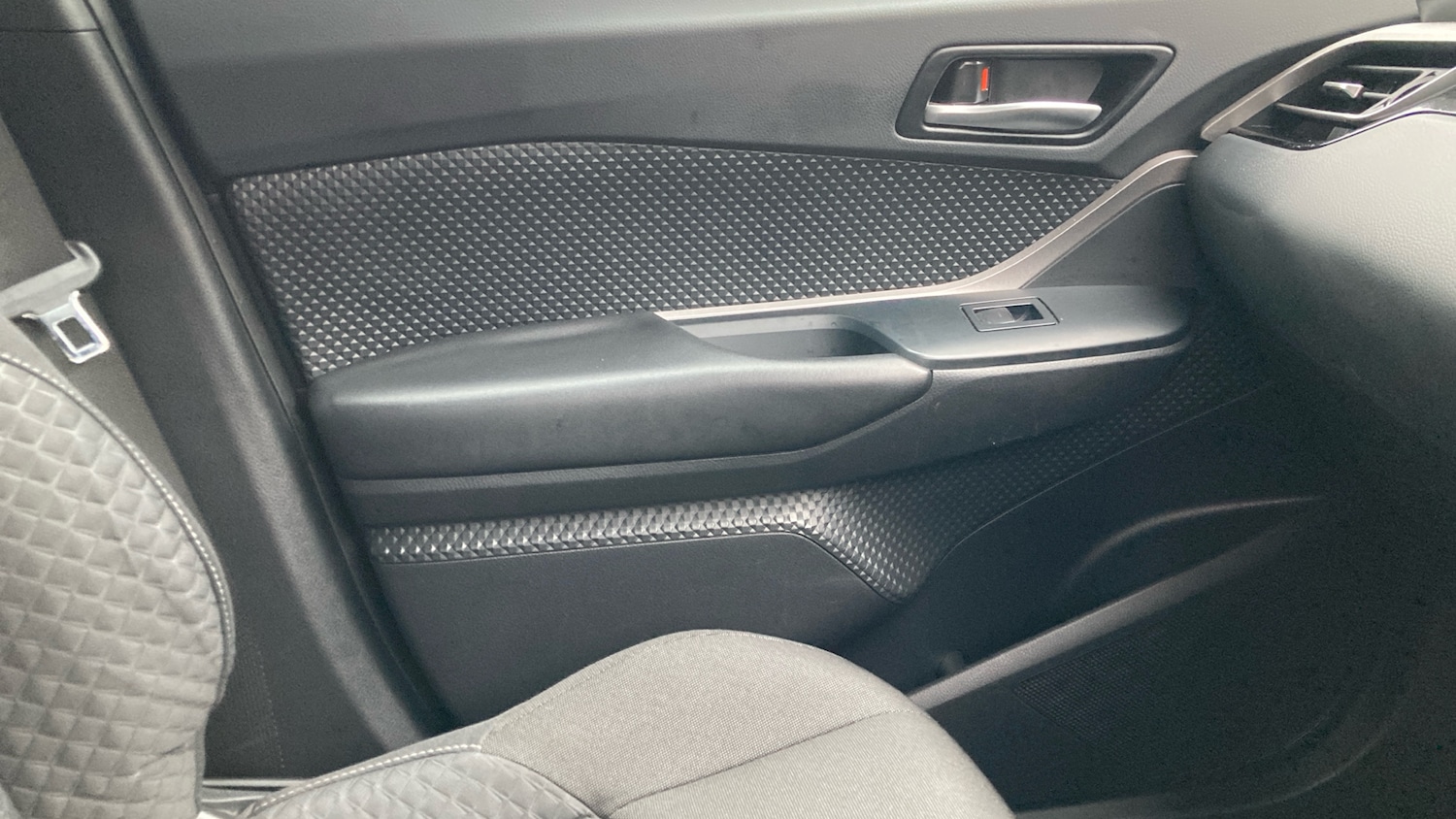 Used Toyota C-HR 2020 for sale - 76554136: Photo 44