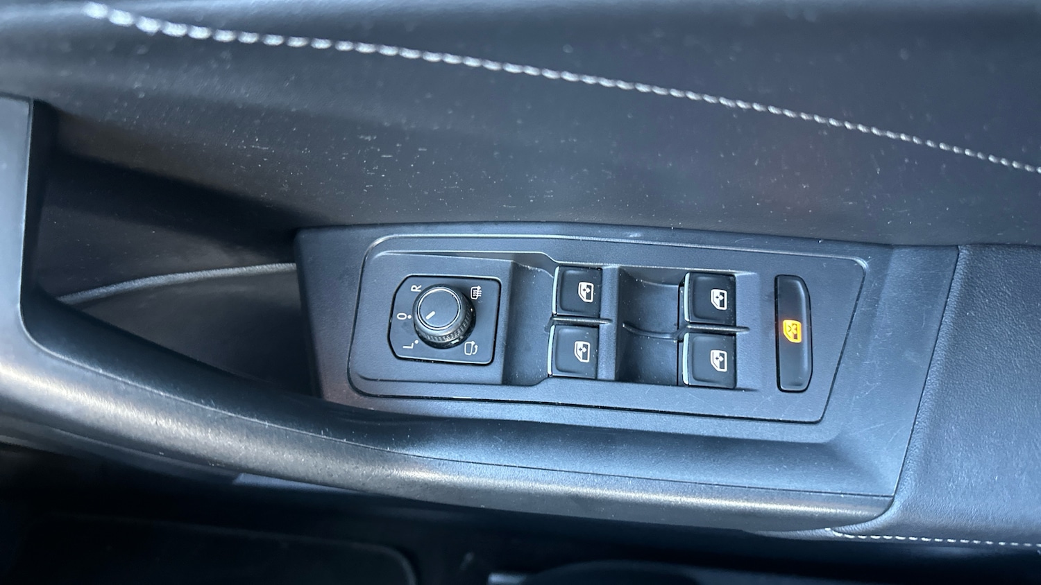 Used Volkswagen T-Roc 2022 for sale - 76979335: Photo 21