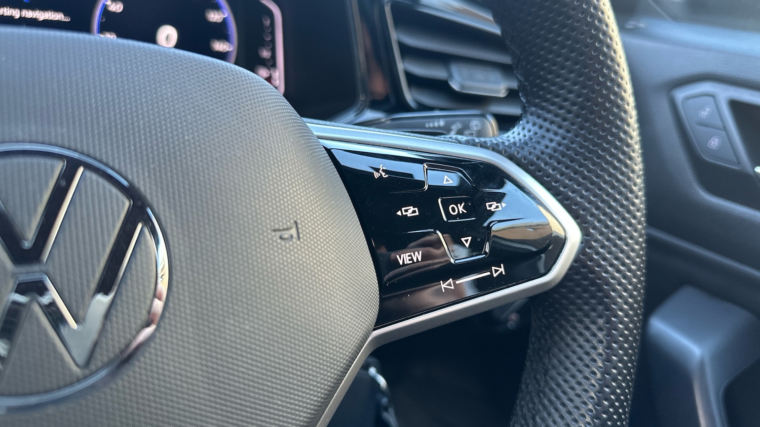 Used Volkswagen T-Roc 2022 for sale - 76979335: Photo 24