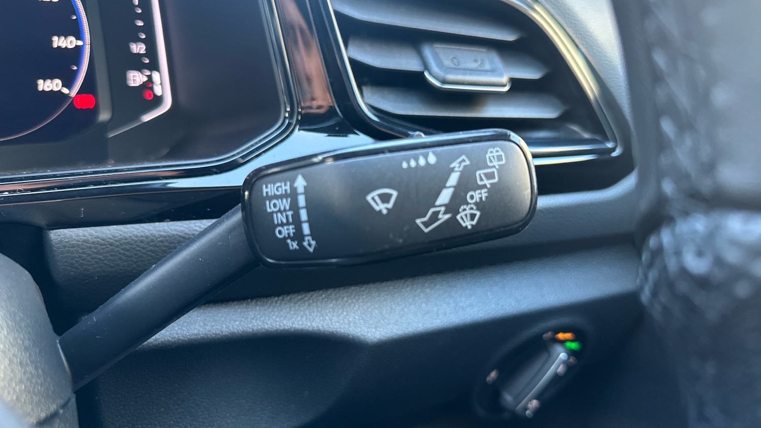 Used Volkswagen T-Roc 2022 for sale - 76979335: Photo 26