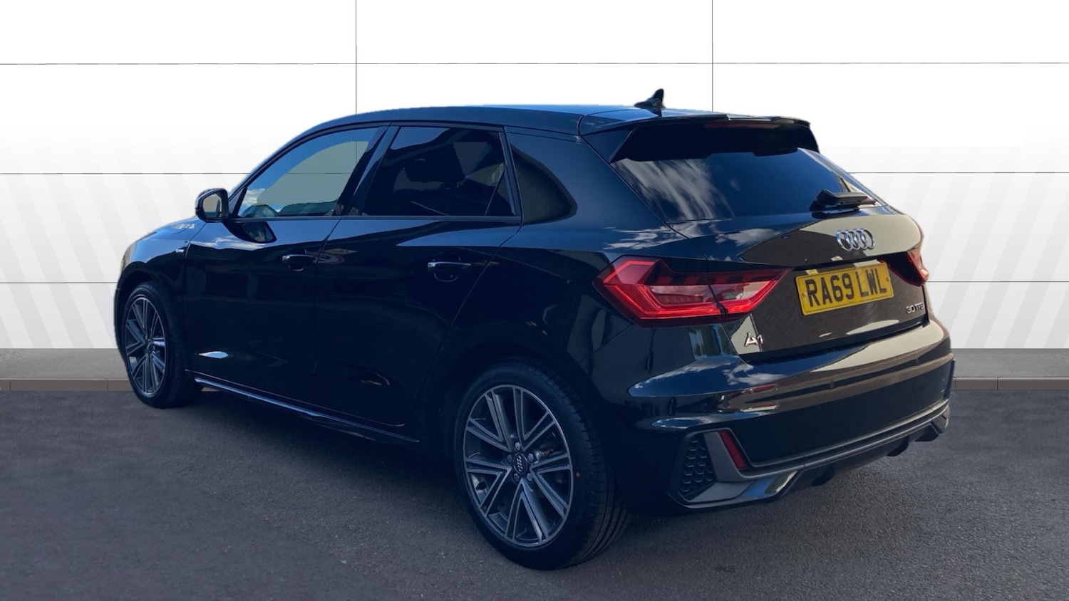 Used Audi A1 2019 for sale - 76036611: Photo 2