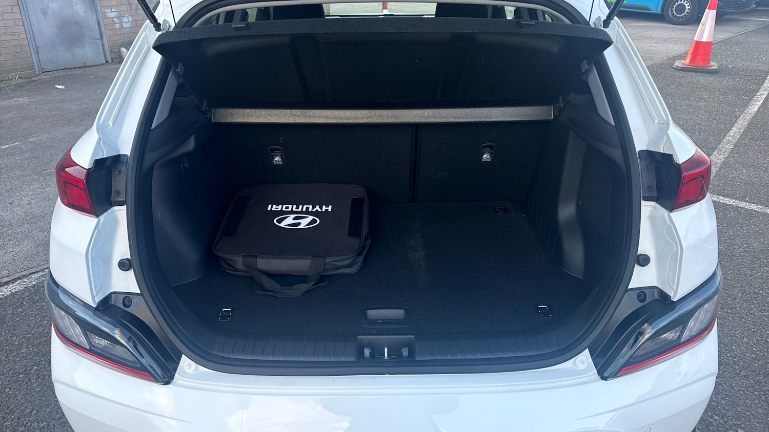 Used Hyundai KONA 2023 for sale - 77964792: Photo 4