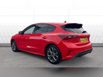 Used Ford Focus 2023 for sale - 76065921: Photo 2