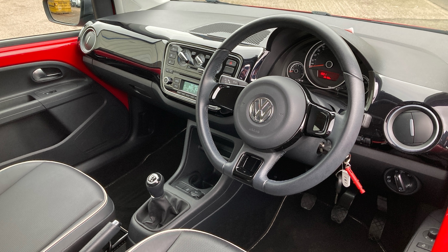 Used Volkswagen up! 2015 for sale - 77650176: Photo 11