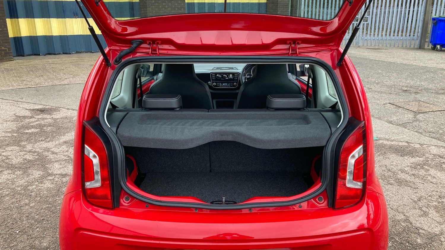 Used Volkswagen up! 2015 for sale - 77650176: Photo 4