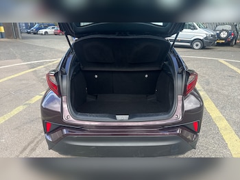 Used Toyota C-HR 2023 for sale - 77965640: Photo