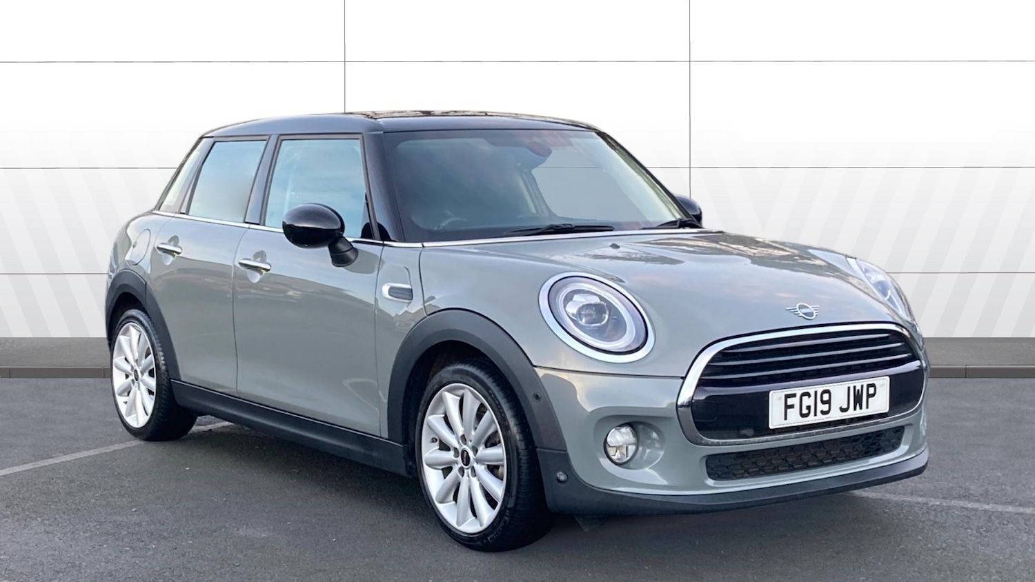 Used MINI Hatch 2019 for sale - 77745346: Photo 1